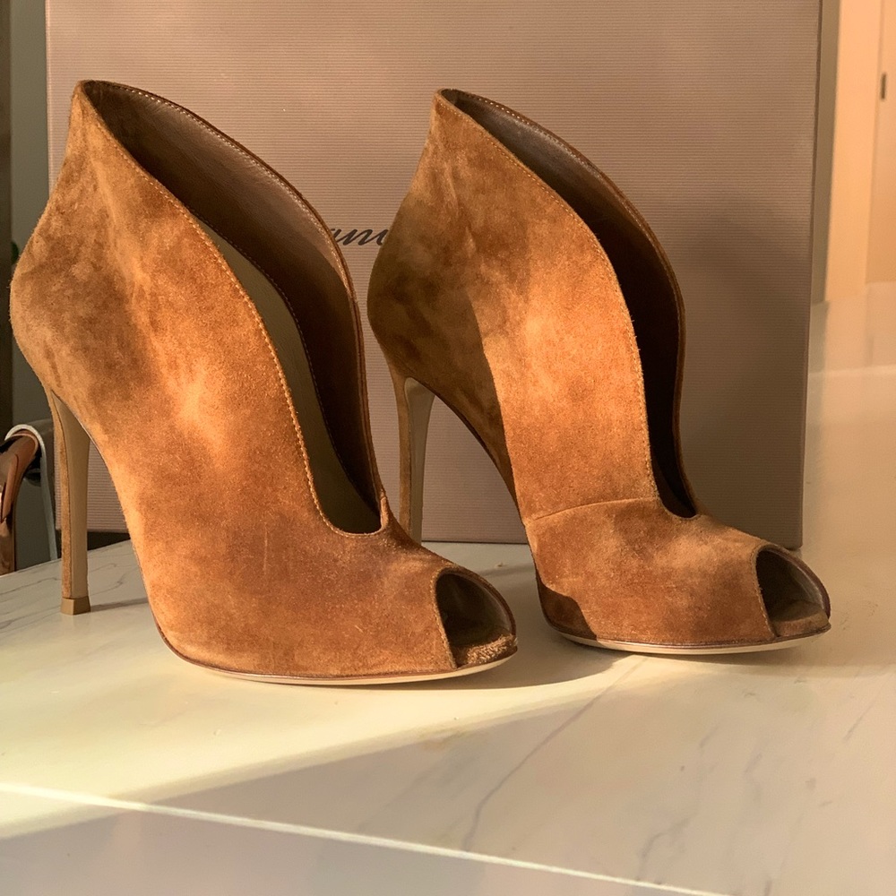 Gianvito Rossi Vamp Sandal in Cognac 36